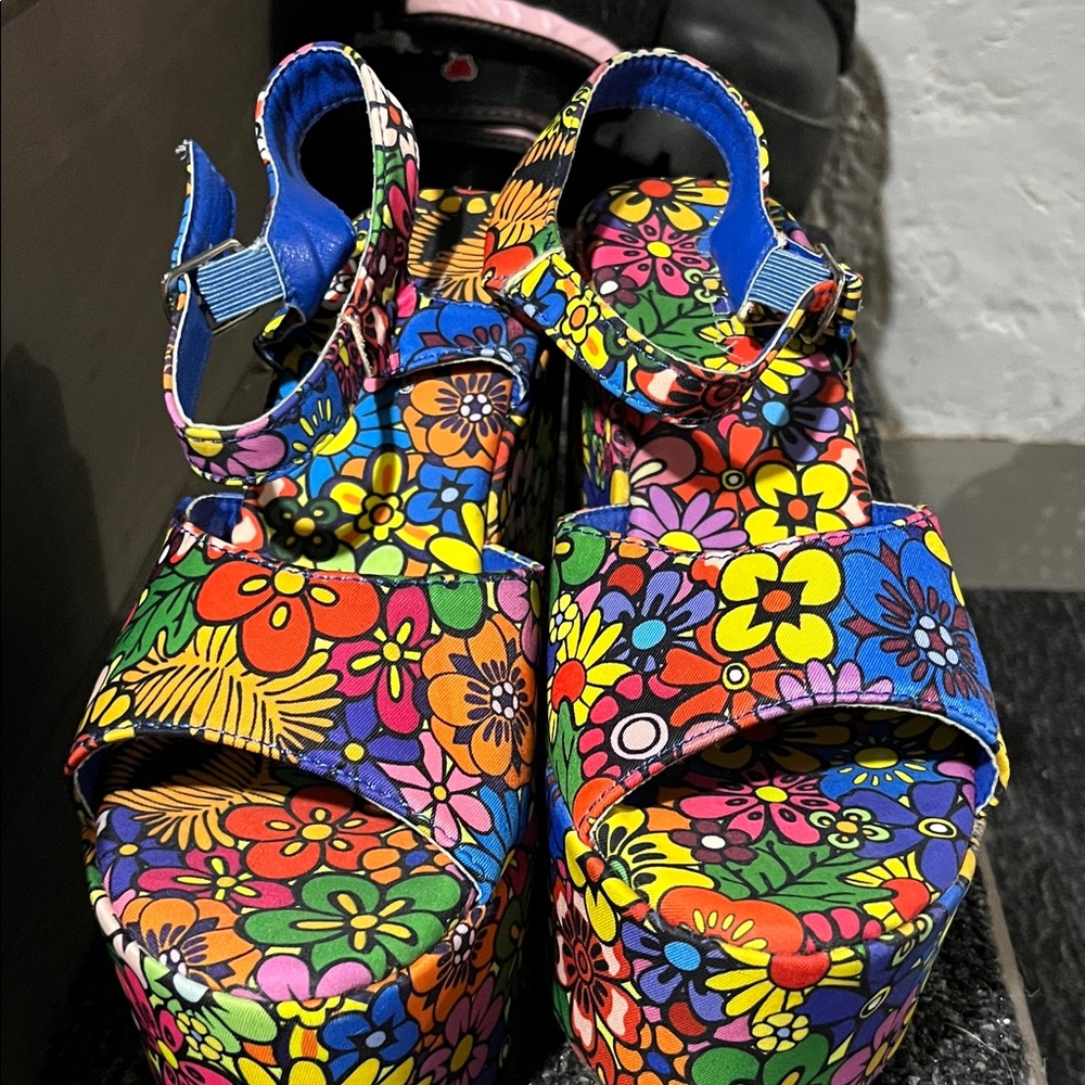Bold Floral Platform Sandals - Multicolor